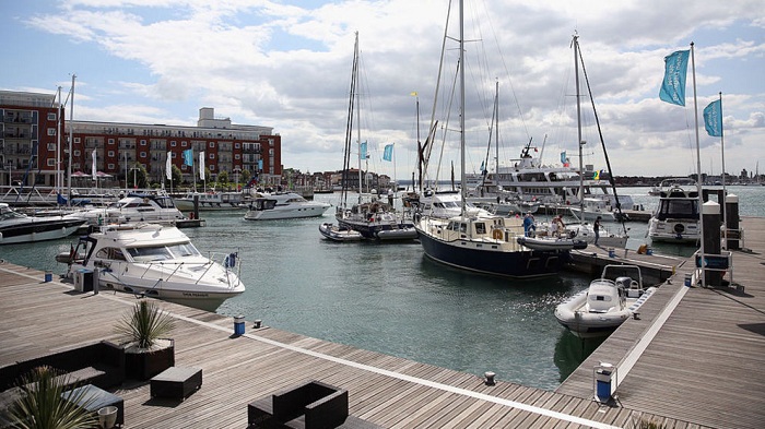 Shops and restaurants evacuated as WW2 bomb found in Portsmouth